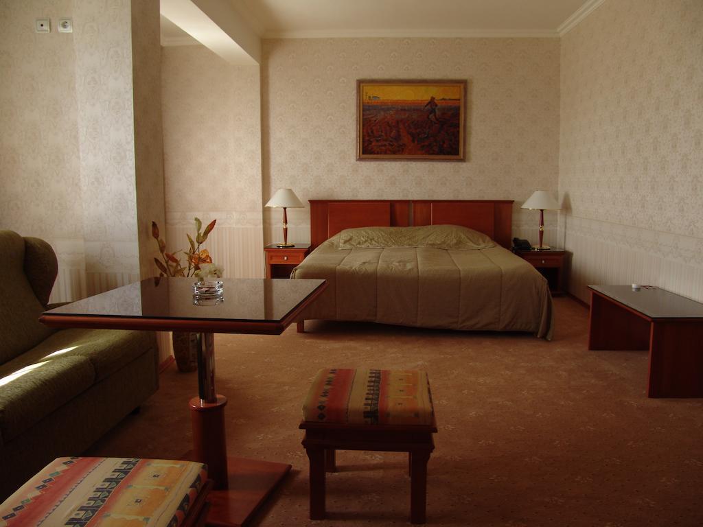 Hotel Zheleznik Stara Zagora Room photo